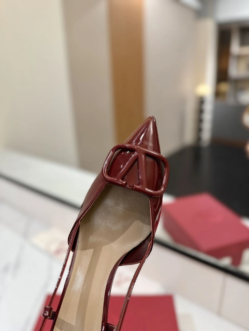 Classic Vxlxntino Sandals 229412