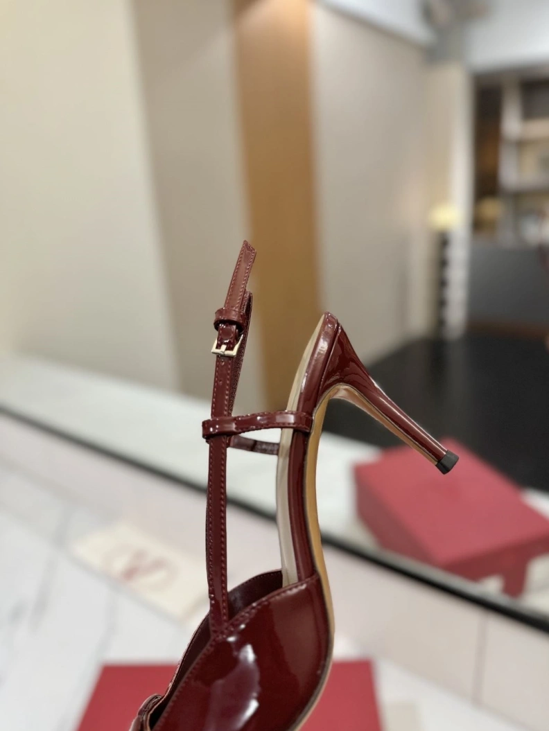 Classic Vxlxntino Sandals 229412