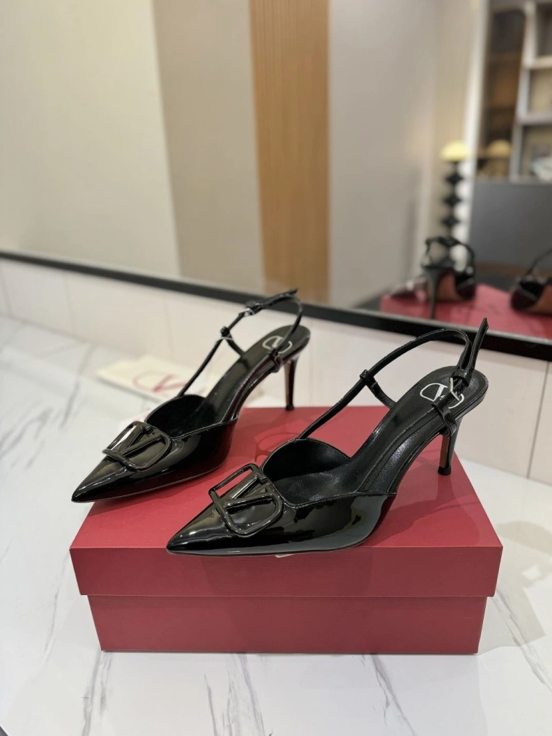 UrbanStyle Vxlxntino Sandals 229405