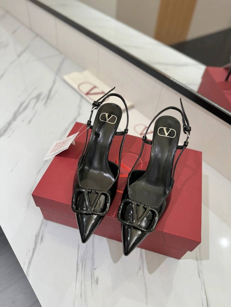 UrbanStyle Vxlxntino Sandals 229405