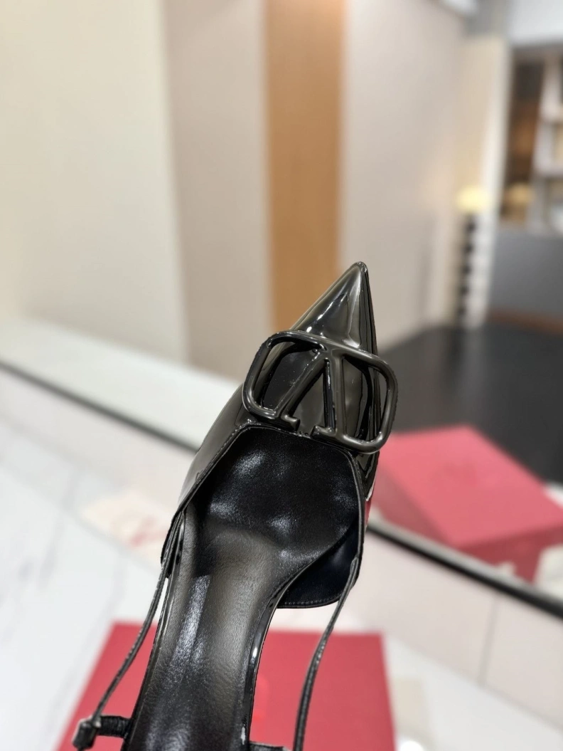 UrbanStyle Vxlxntino Sandals 229405
