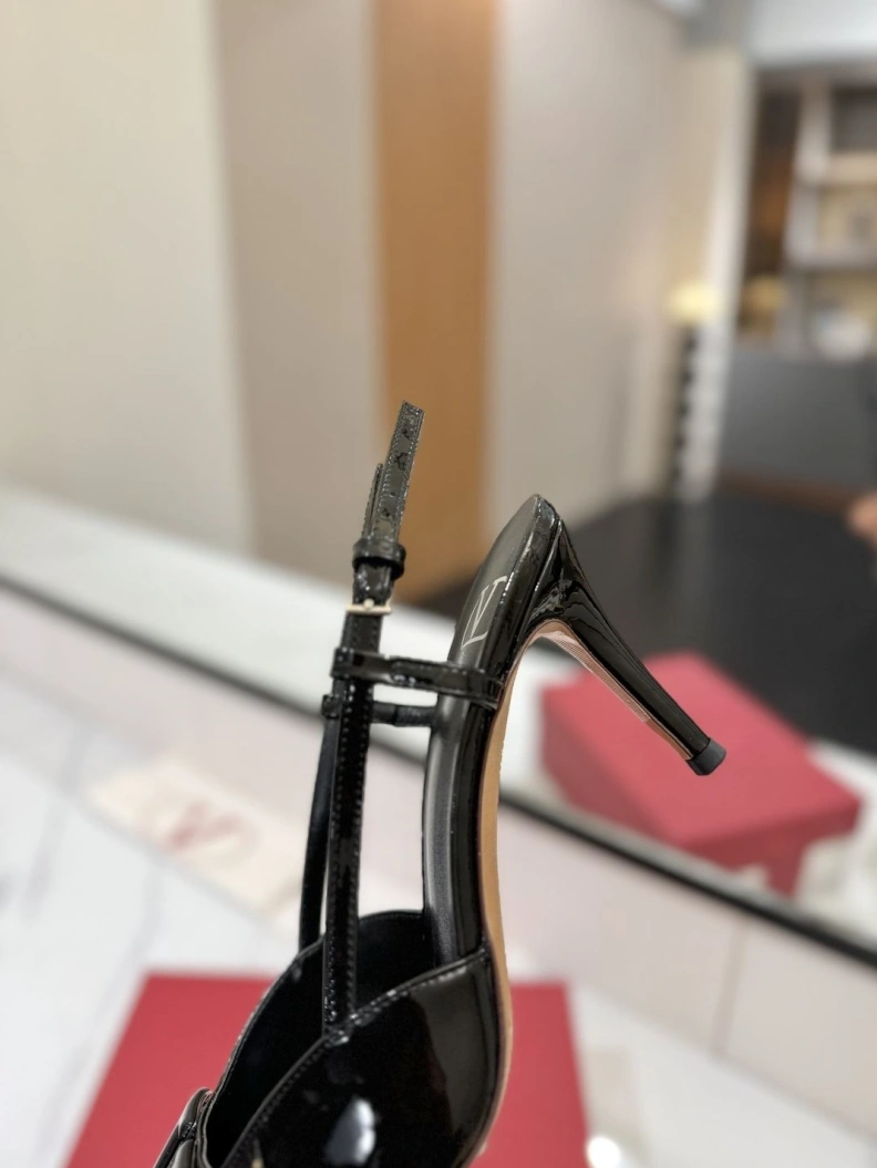 UrbanStyle Vxlxntino Sandals 229405