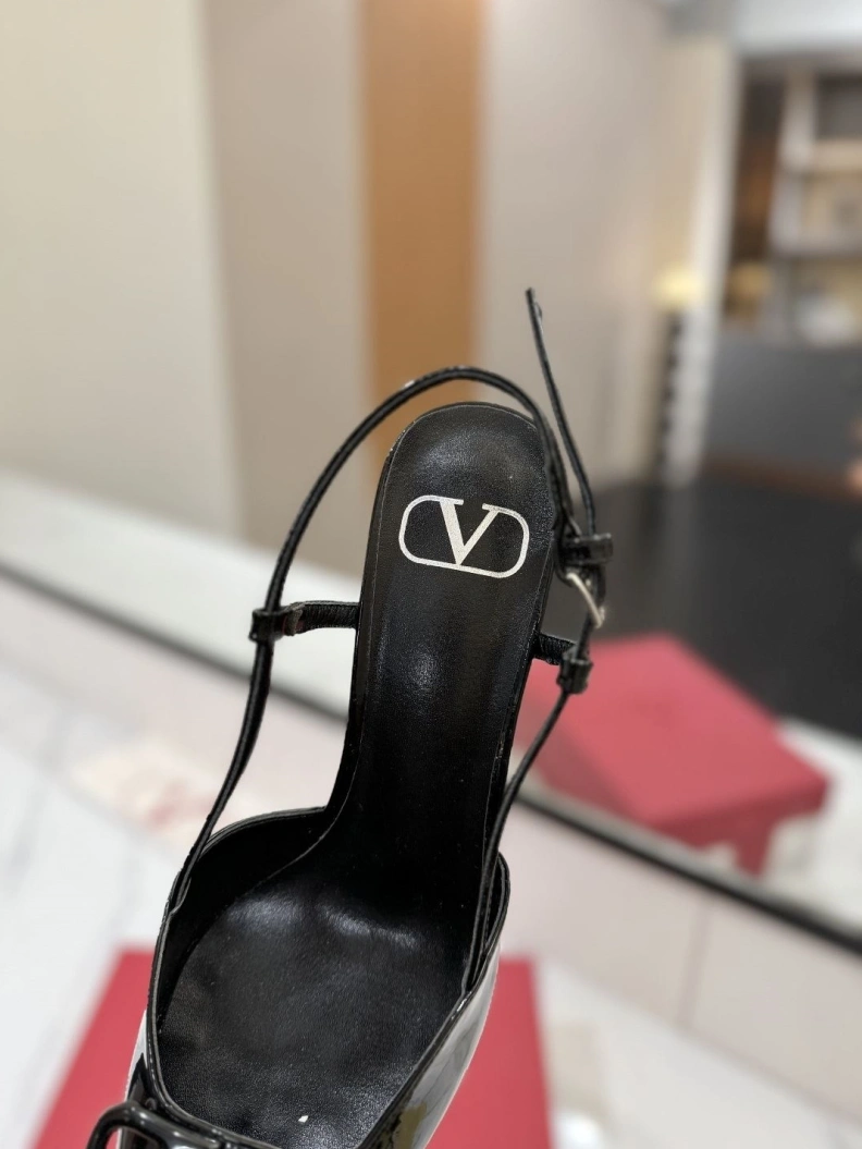 UrbanStyle Vxlxntino Sandals 229405