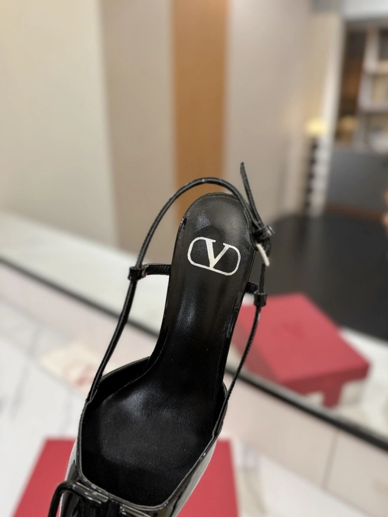 Trendsetting Vxlxntino Sandals 229400