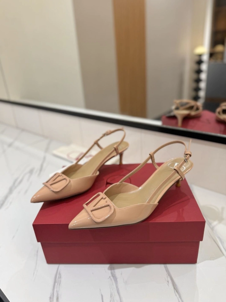 Elegant Vxlxntino Sandals 229407