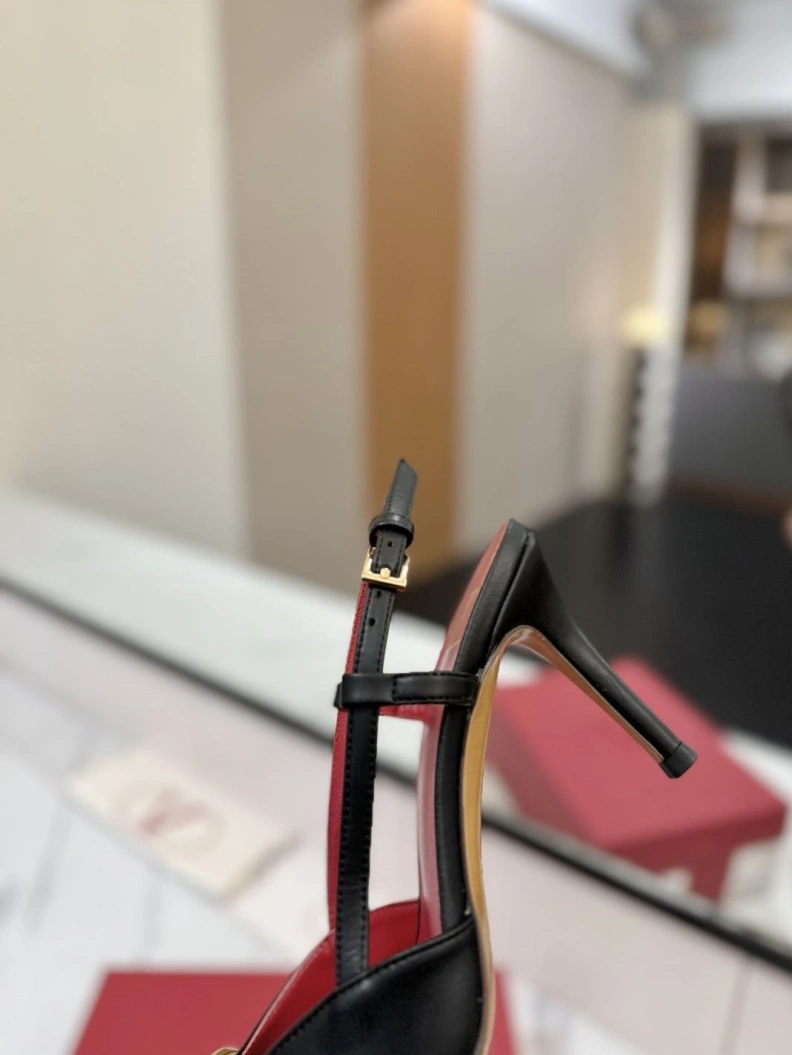 Fashionable Vxlxntino Sandals 229395