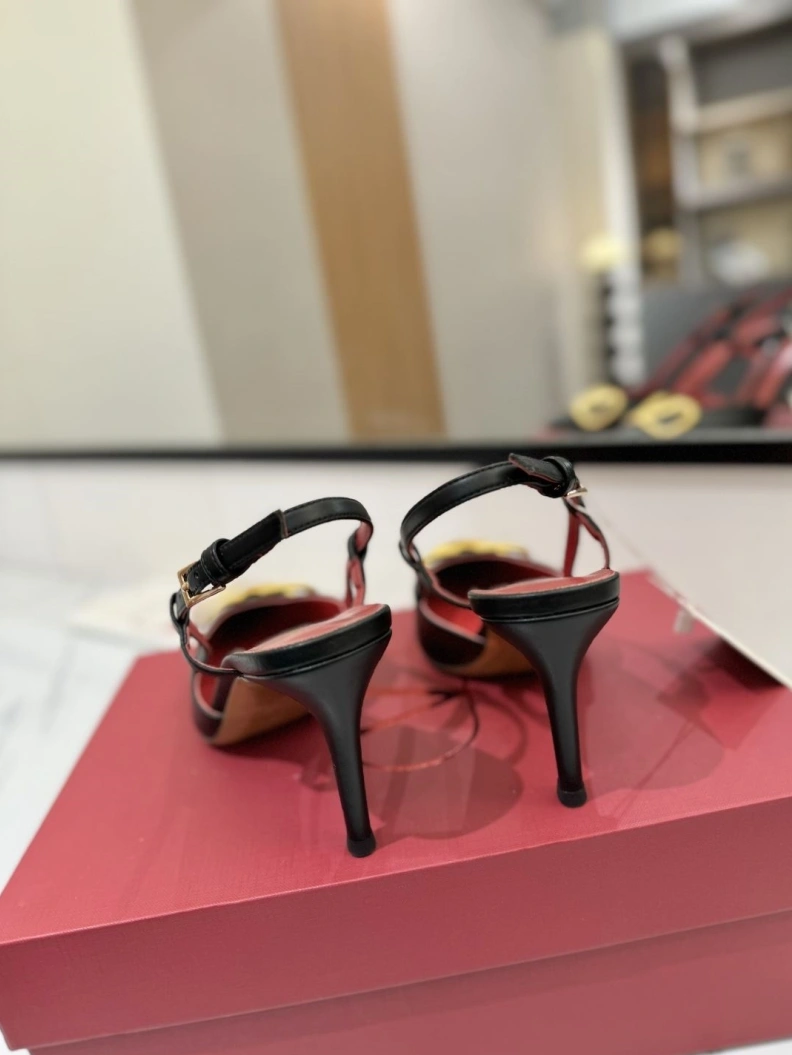 Fashionable Vxlxntino Sandals 229395