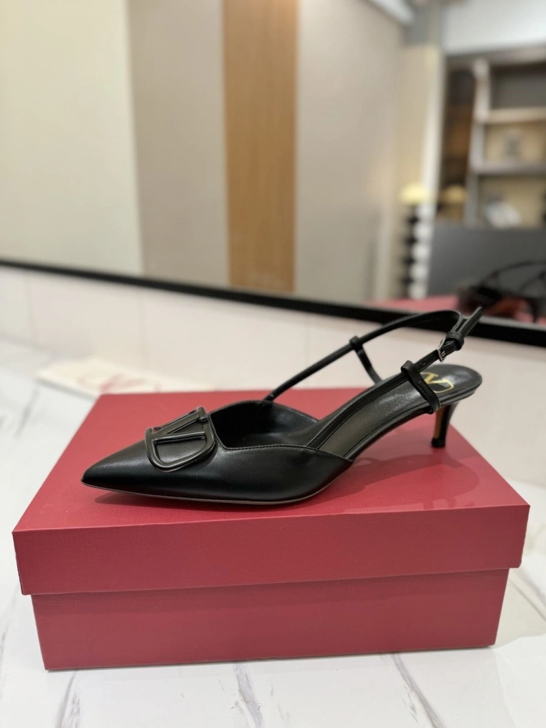 Trendsetting Vxlxntino Sandals 229386