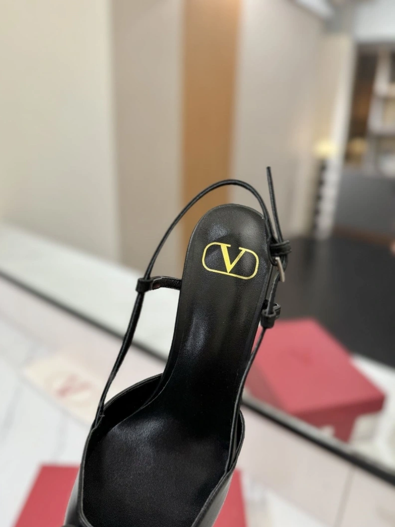 Trendsetting Vxlxntino Sandals 229386