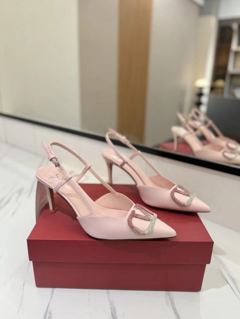 Classic Vxlxntino Sandals 229374