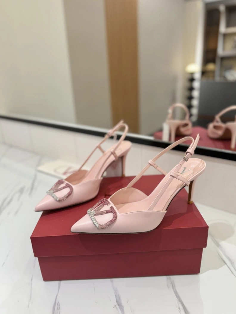 Classic Vxlxntino Sandals 229374