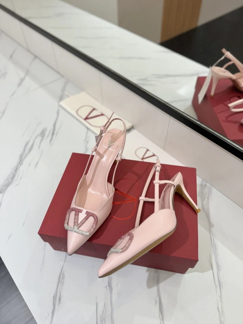 Classic Vxlxntino Sandals 229374