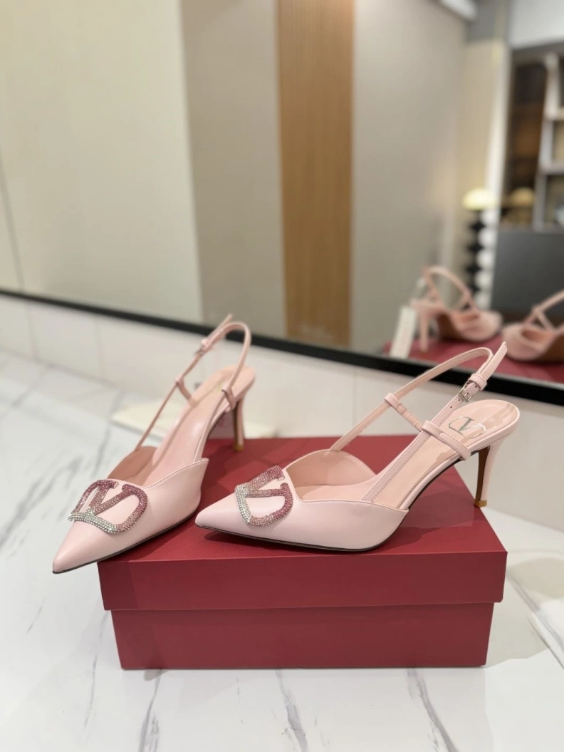 Classic Vxlxntino Sandals 229374