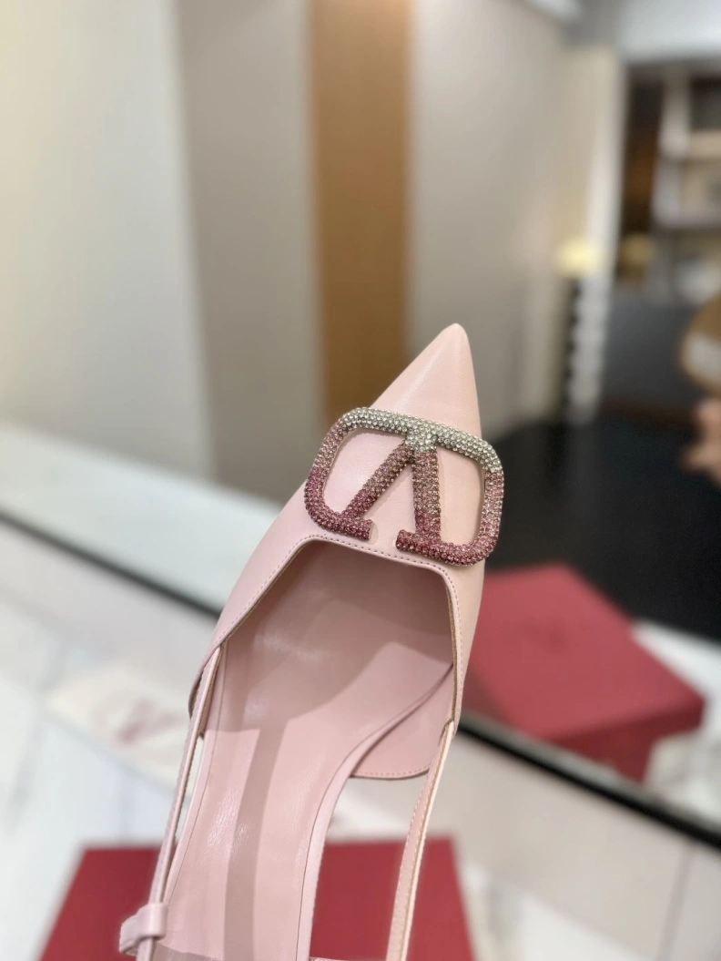 Classic Vxlxntino Sandals 229374