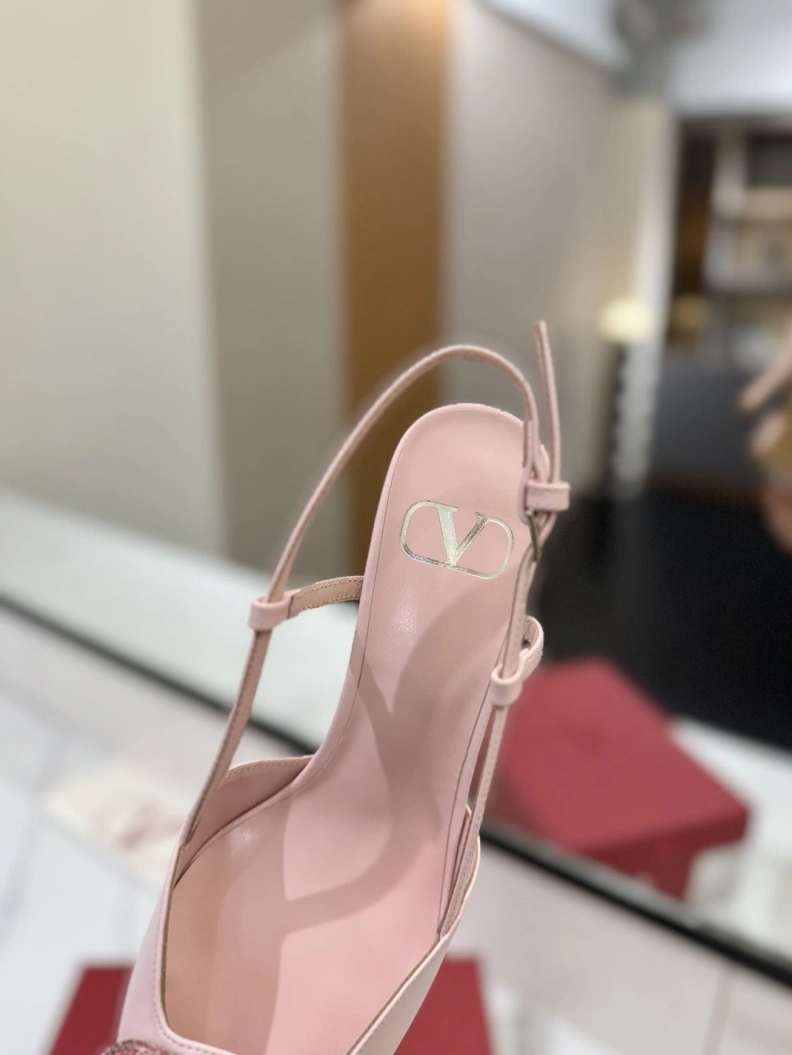 Classic Vxlxntino Sandals 229374