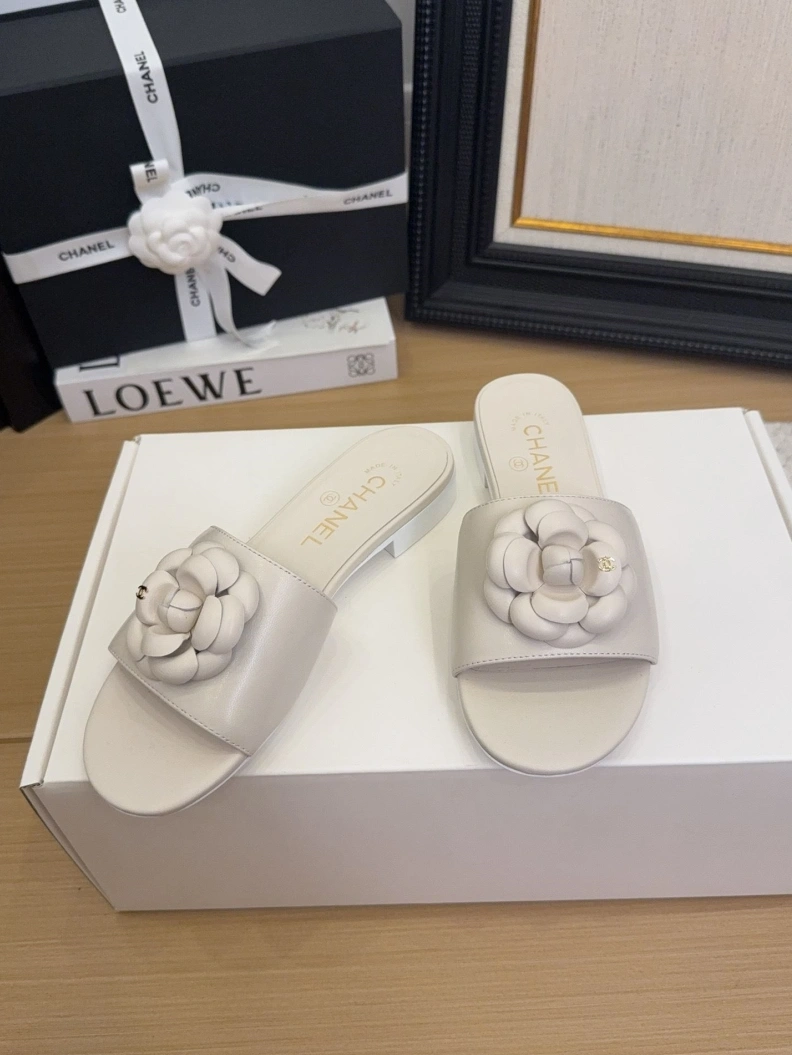 Chxnxl Slippers Bright 118797