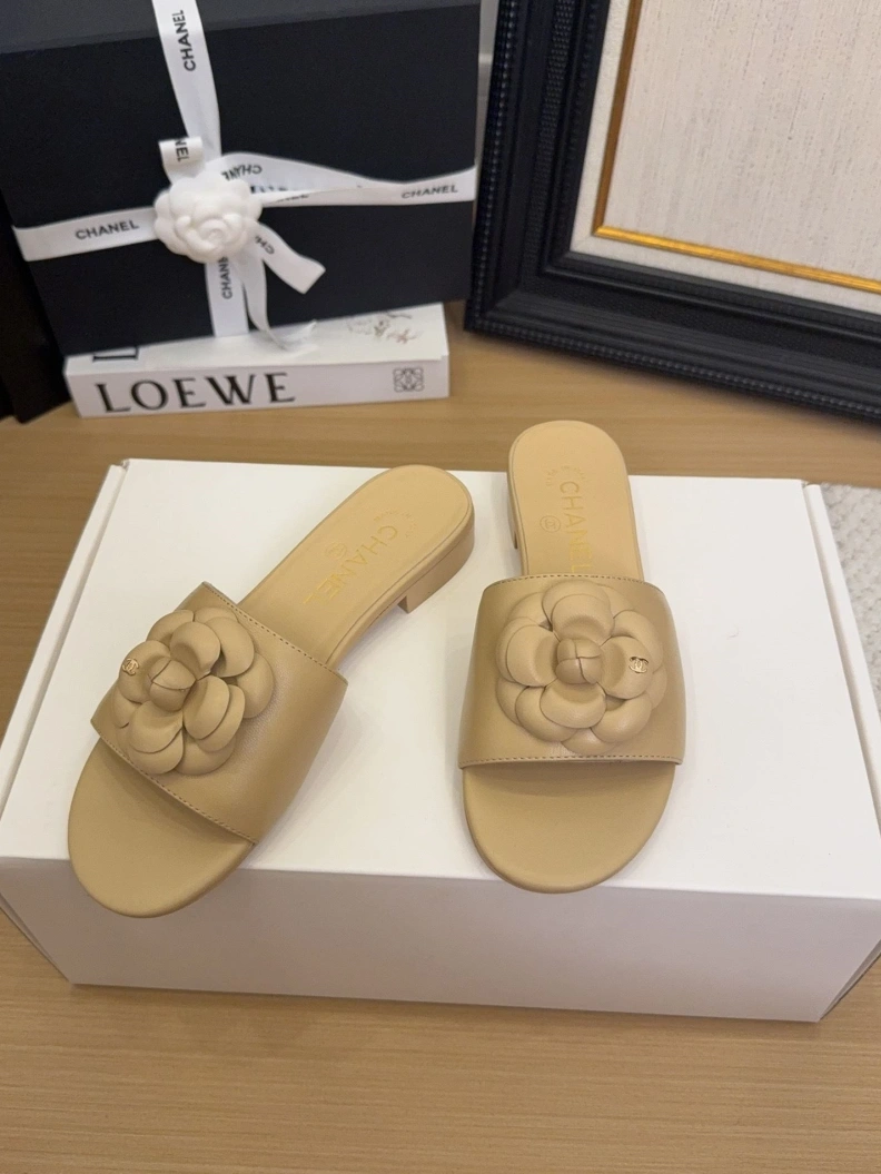 Timeless Chxnxl Slippers 118798