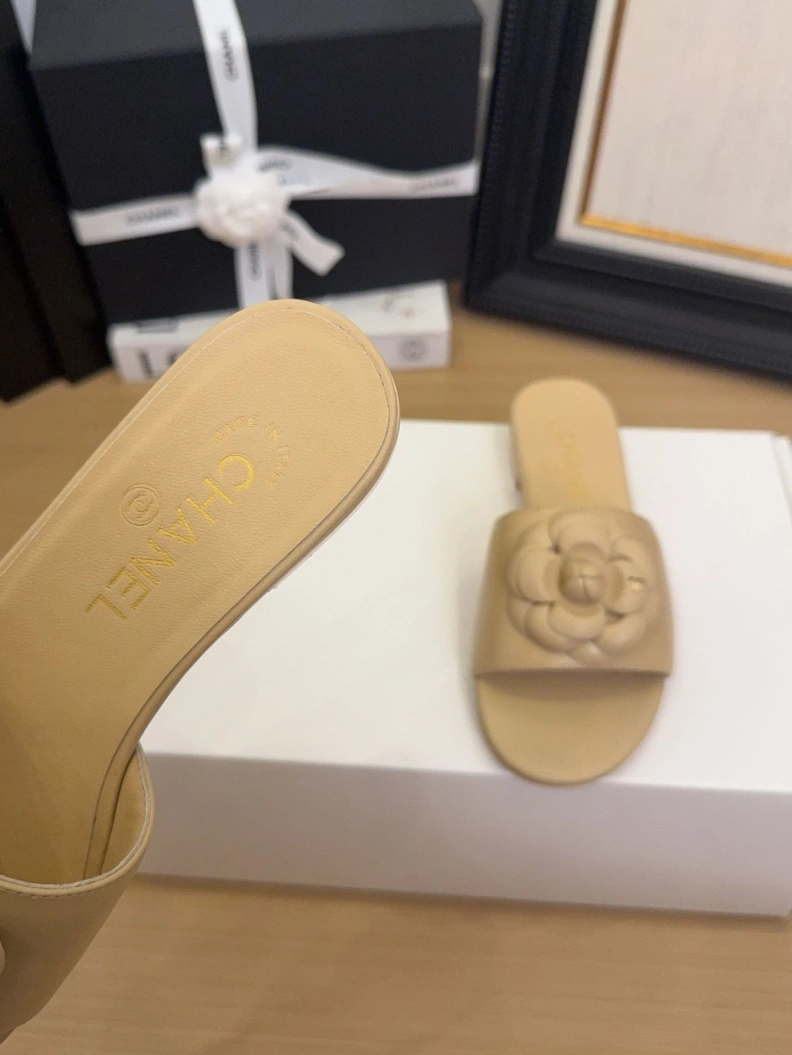 Timeless Chxnxl Slippers 118798