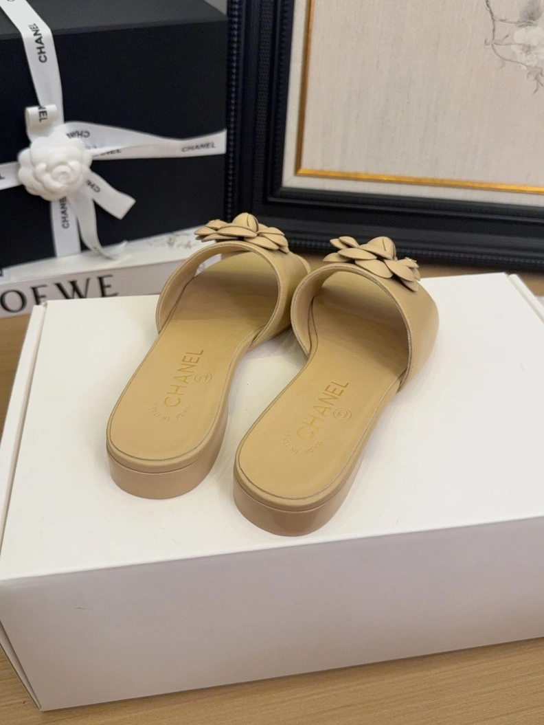 Timeless Chxnxl Slippers 118798
