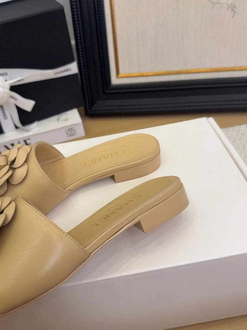 Timeless Chxnxl Slippers 118798