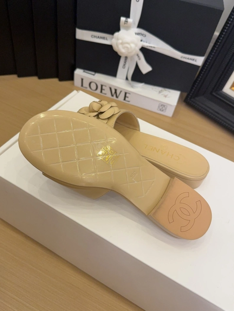 Timeless Chxnxl Slippers 118798
