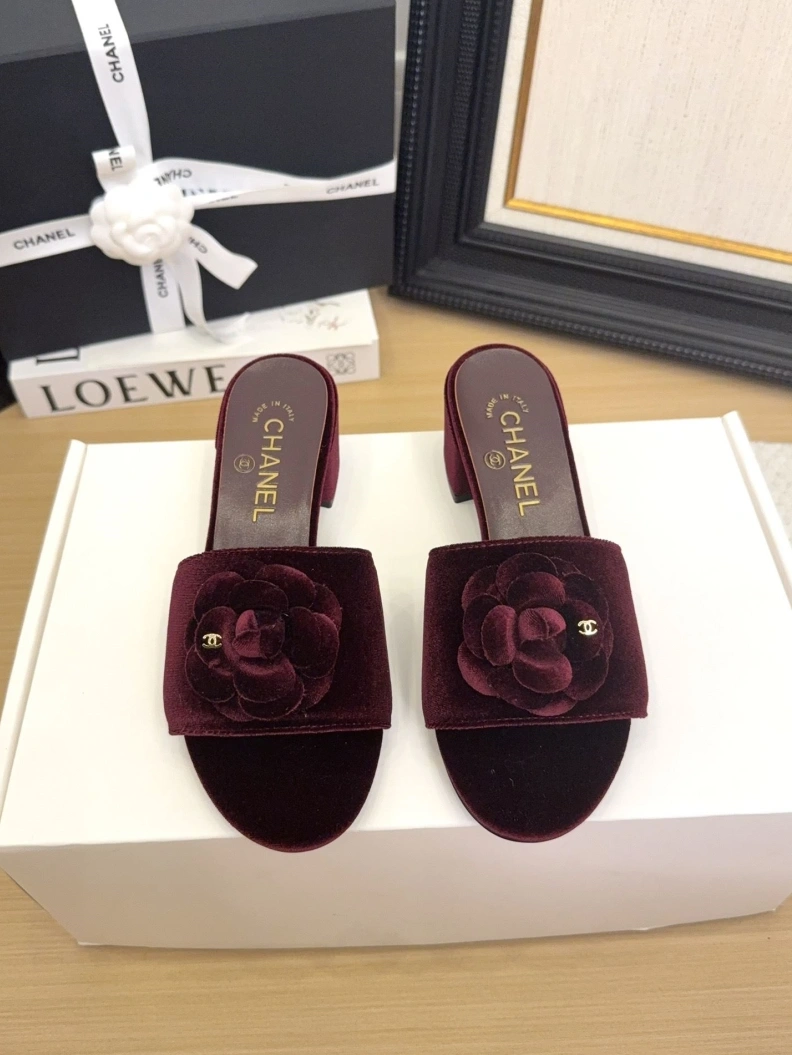 Classic Chxnxl Slippers 118791