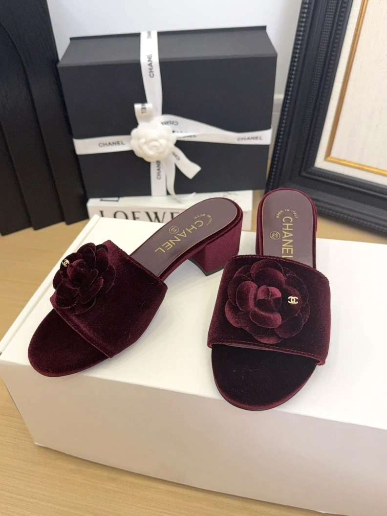 Classic Chxnxl Slippers 118791