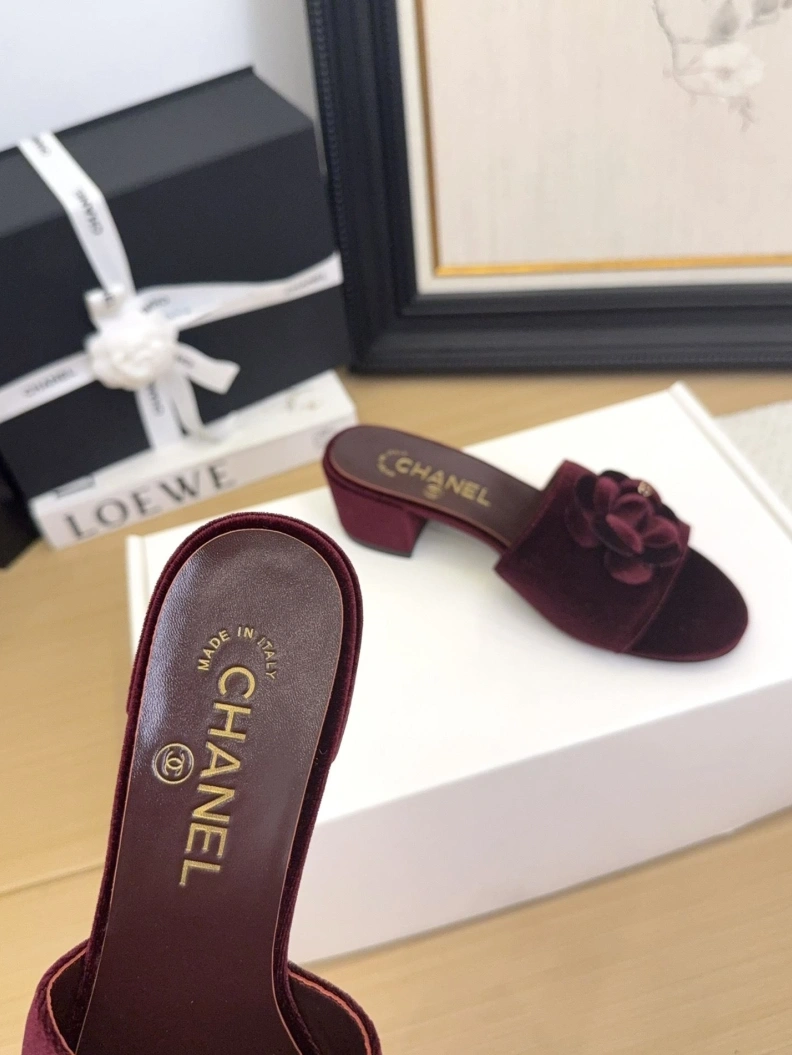 Classic Chxnxl Slippers 118791