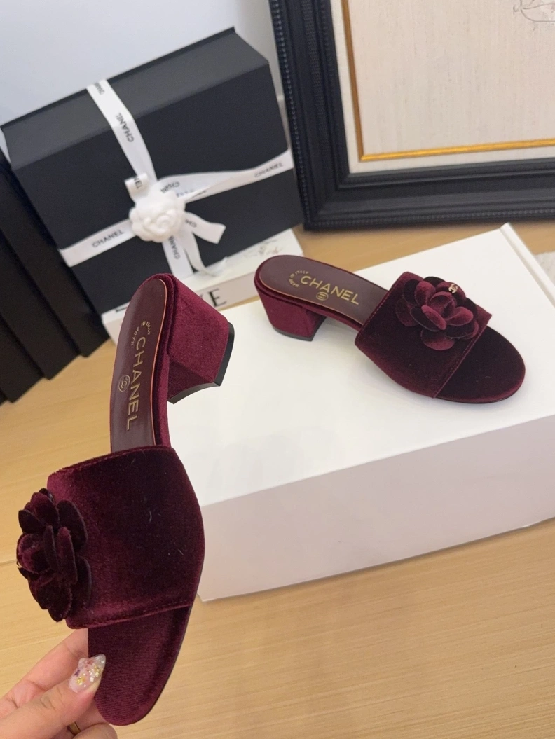 Classic Chxnxl Slippers 118791