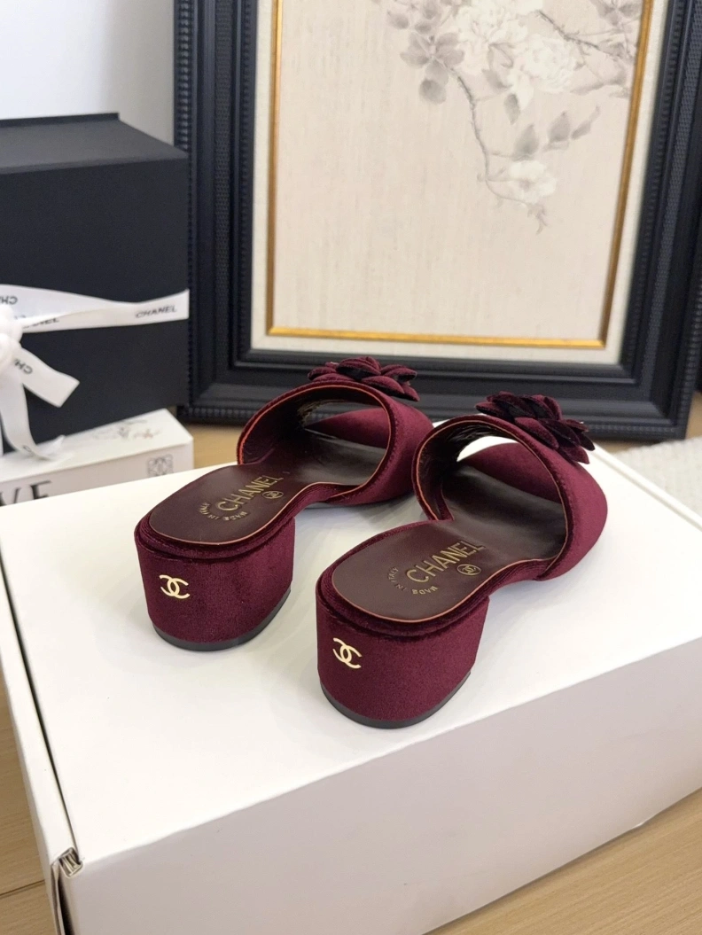 Classic Chxnxl Slippers 118791