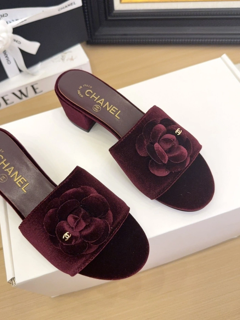 Classic Chxnxl Slippers 118791
