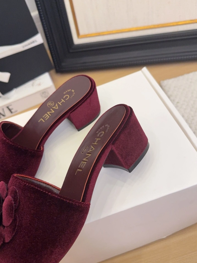 Classic Chxnxl Slippers 118791