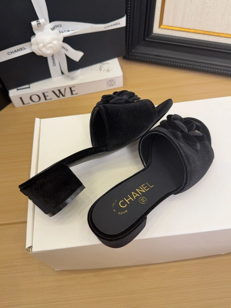 Cozy Chxnxl Slippers 118790