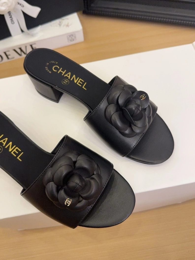 Bright Chxnxl Slippers 118788