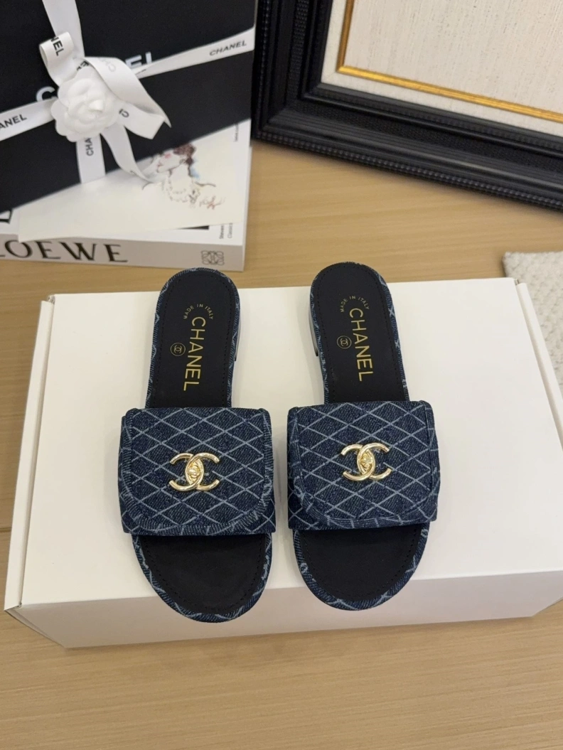 Breathable Chxnxl Slippers 118786