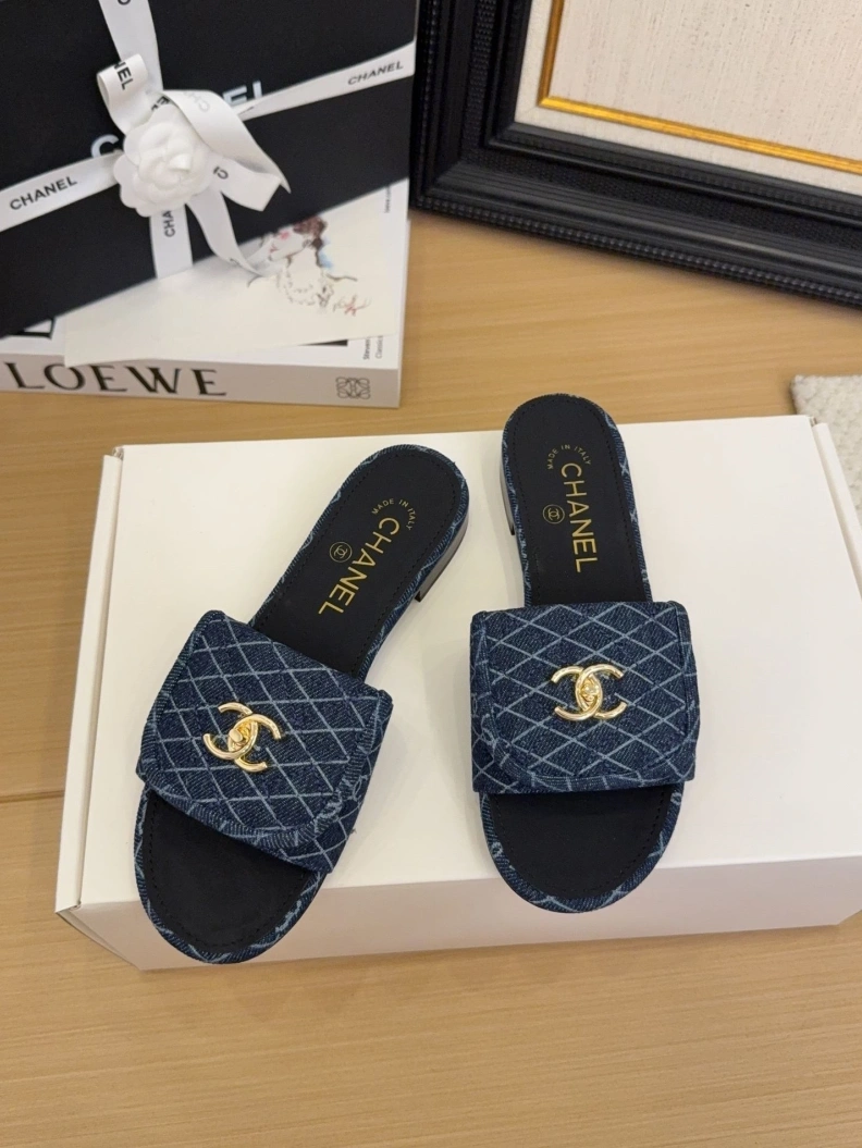 Breathable Chxnxl Slippers 118786