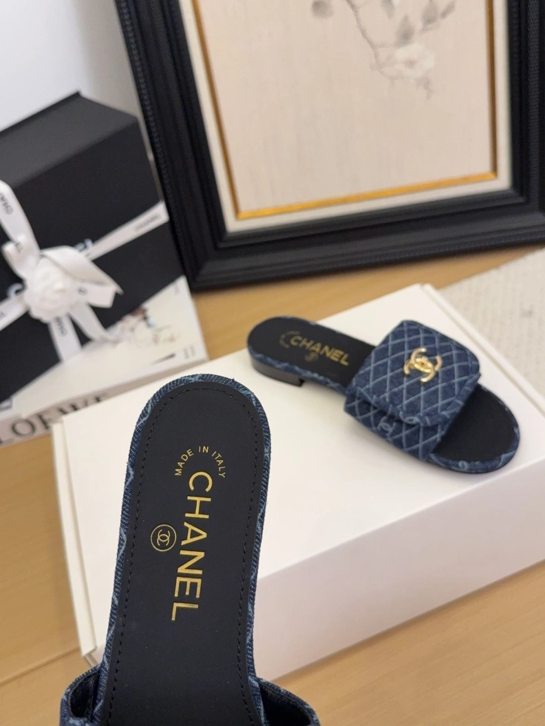 Breathable Chxnxl Slippers 118786