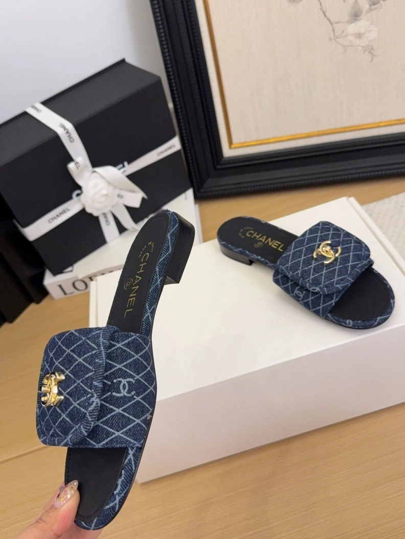 Breathable Chxnxl Slippers 118786