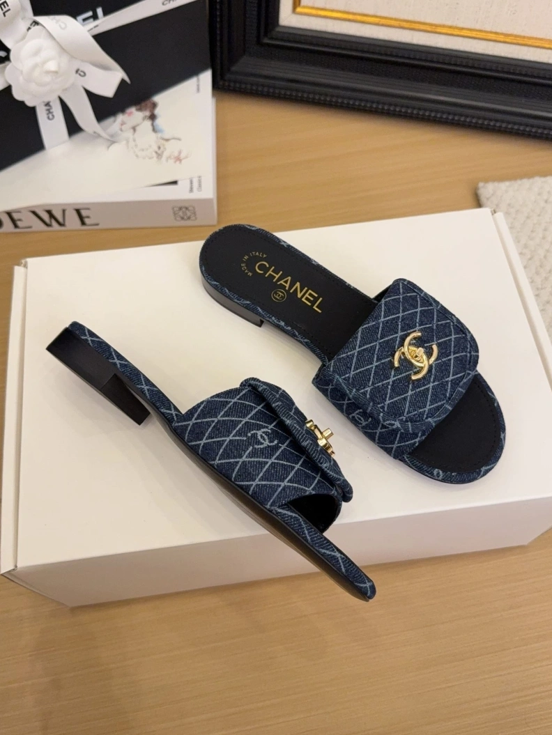 Breathable Chxnxl Slippers 118786