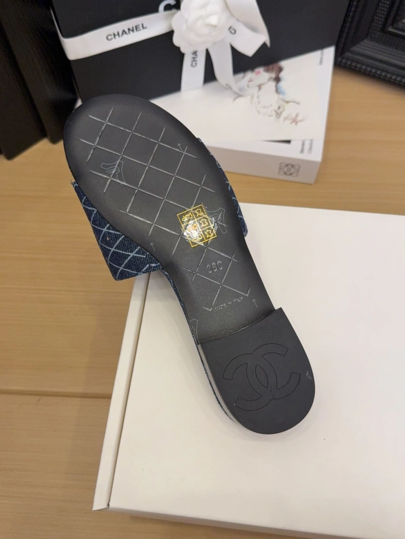 Breathable Chxnxl Slippers 118786