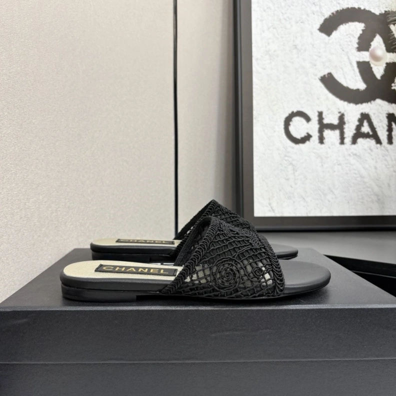 Fashionable Chxnxl Slippers 118781