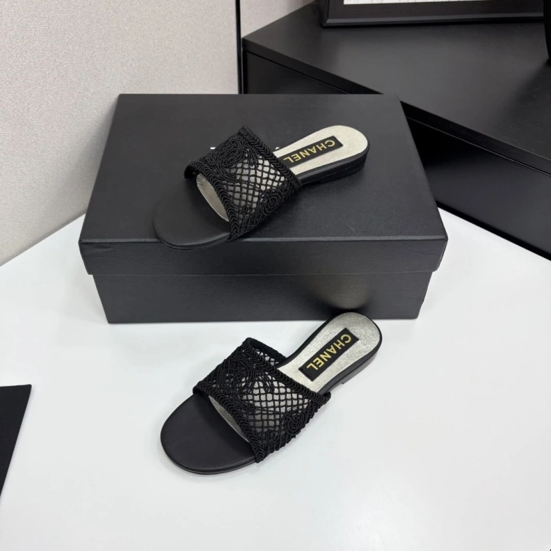 Fashionable Chxnxl Slippers 118781
