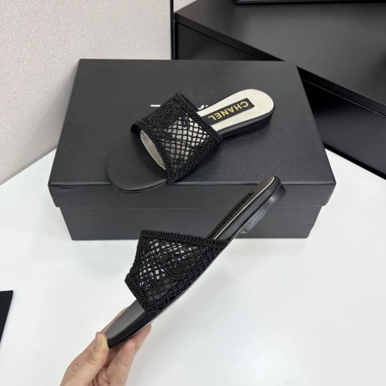 Fashionable Chxnxl Slippers 118781