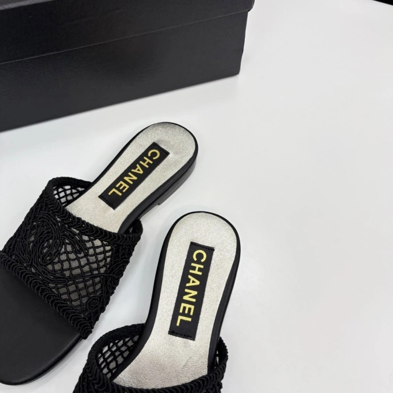 Fashionable Chxnxl Slippers 118781