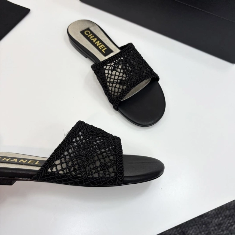 Fashionable Chxnxl Slippers 118781