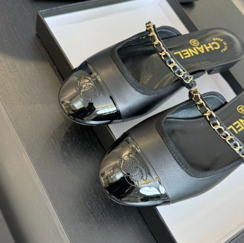 Cozy Chxnxl Slippers 129913