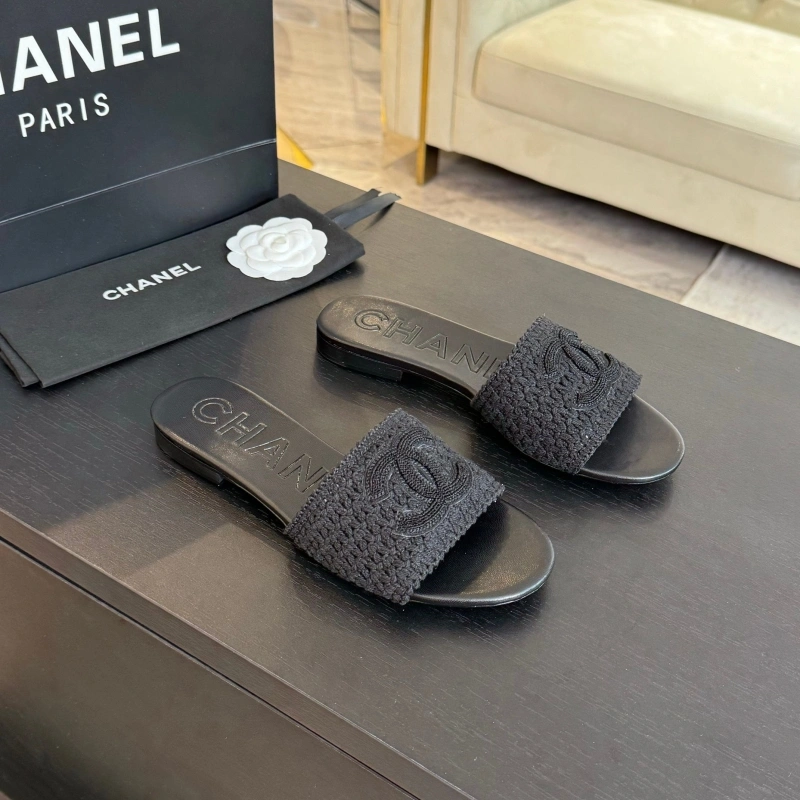 Vibrant Chxnxl Slippers 129906