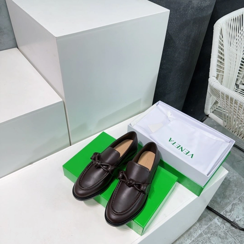 Timeless Bxttxga Vxnxta Leather Shoes 113188