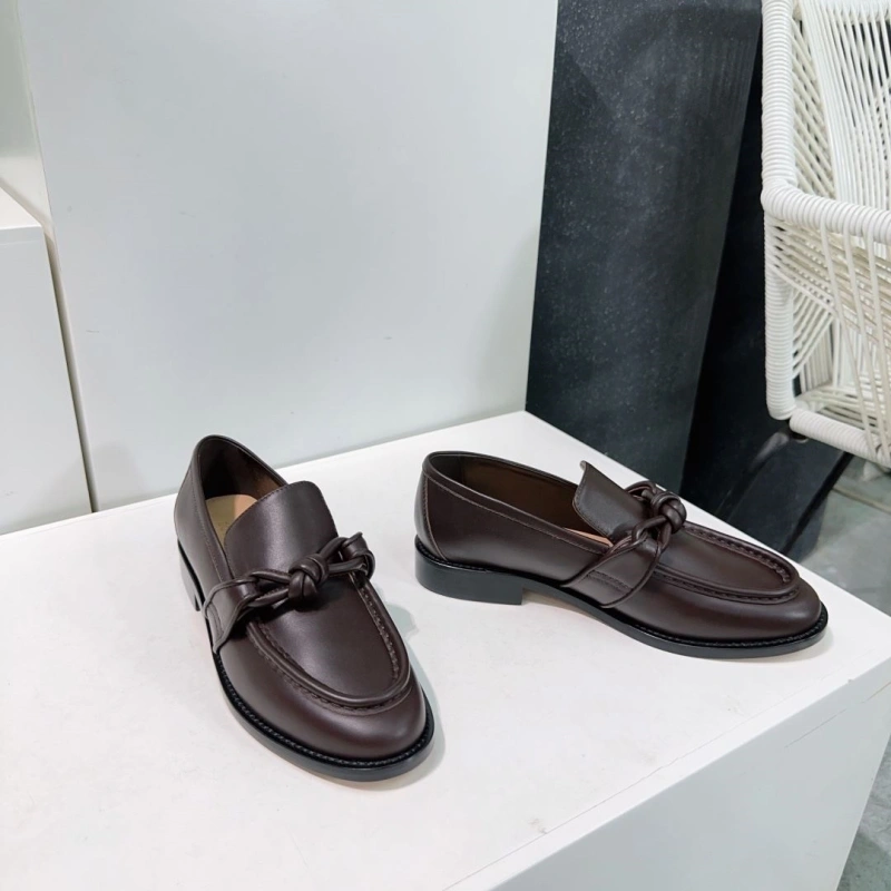 Timeless Bxttxga Vxnxta Leather Shoes 113188