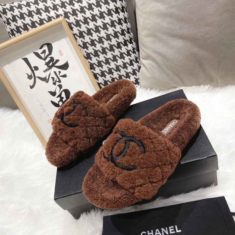 Classic Chxnxl Slippers 129897